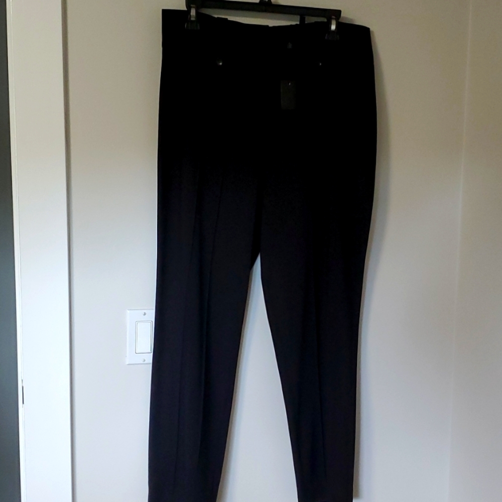 BCBGMAXAZRIA black Ankle PANT. WIth tag and extra button.